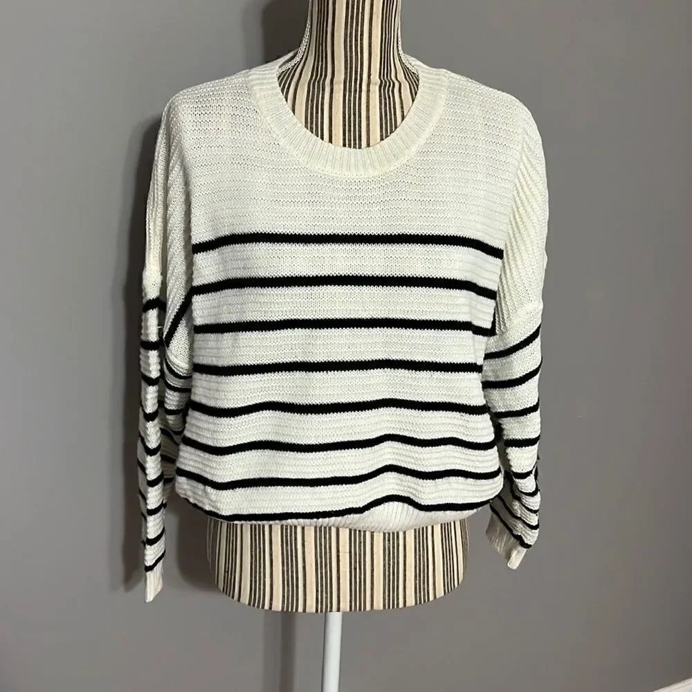 MIROH Women’s Cropped Sweater 